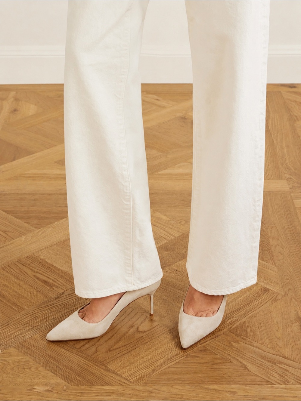 Manolo Blahnik BB 70 Suede Pointed Toe Pumps Light Beige Size 37 New
